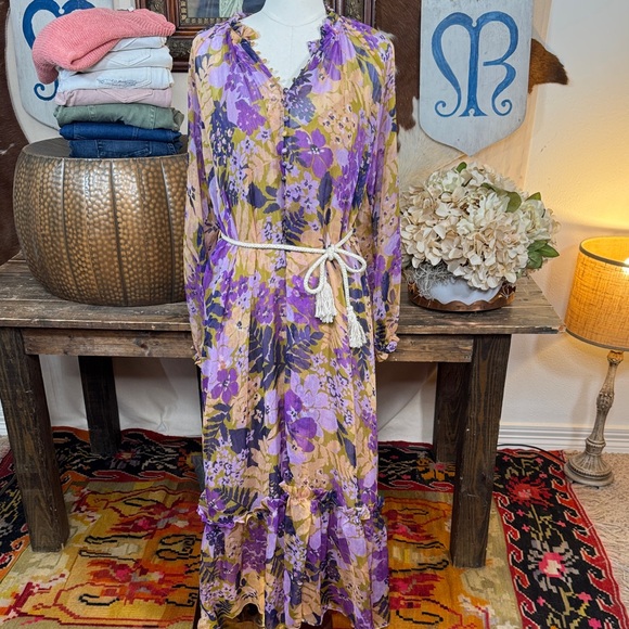 Vici Dresses & Skirts - Vici Purple Floral Long Sleeve Dress